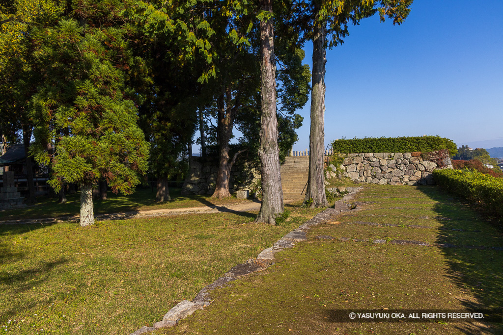 本丸多聞櫓跡と天守台