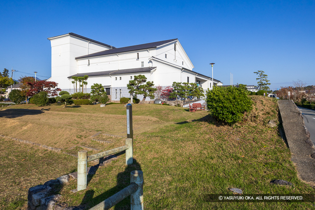大手馬出土塁の一部