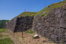 貯蔵穴と横矢掛 | 高解像度画像サイズ：8192 x 5464 pixels | 写真番号：344A1359 | 撮影：Canon EOS R5