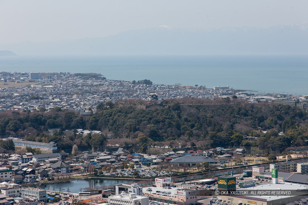 佐和山城本丸から望む彦根城