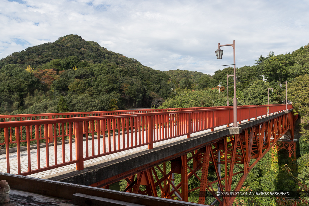 開運橋と信貴山