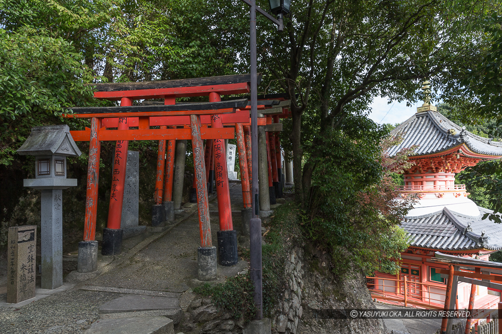 主郭への登山口