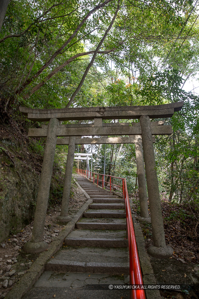 主郭への登山道