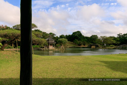 識名園御殿内部から見る庭園｜高解像度画像サイズ：6480 x 4320 pixels｜写真番号：5DSA8038｜撮影：Canon EOS 5DS