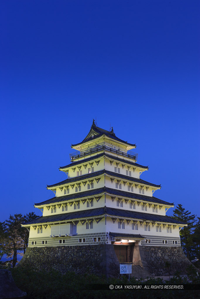 島原城のライトアップ・天守