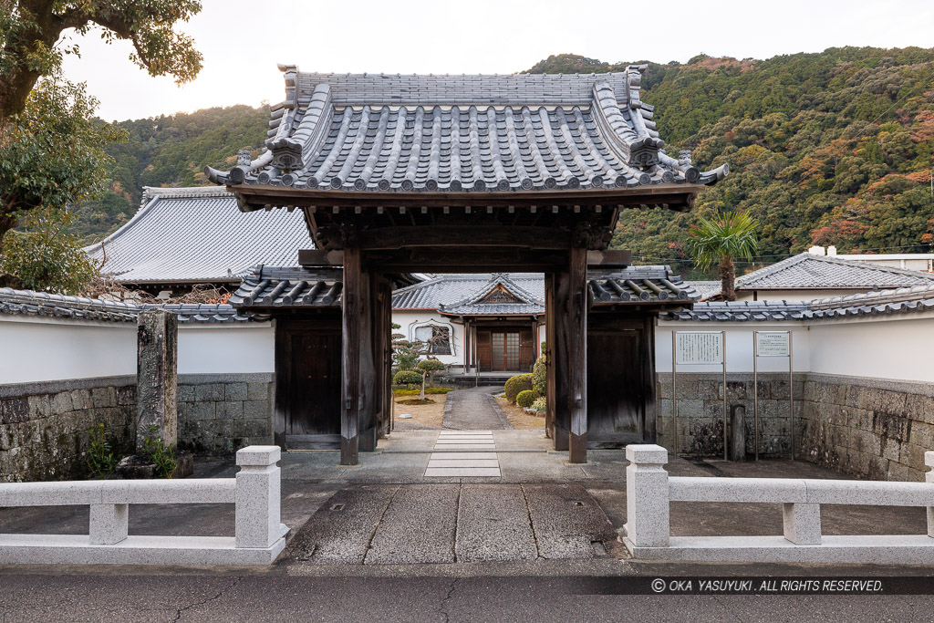 新宮周防守屋敷跡・恵雲山本廣寺