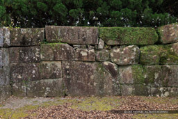 鐘ノ丸虎口の鏡石｜高解像度画像サイズ：8177 x 5454 pixels｜写真番号：344A6291｜撮影：Canon EOS R5