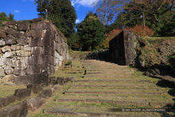 大手道と松ノ丸虎口｜高解像度画像サイズ：8192 x 5464 pixels｜写真番号：344A6356｜撮影：Canon EOS R5