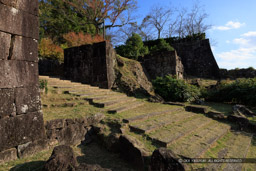 新宮城大手道と松ノ丸虎口｜高解像度画像サイズ：8192 x 5464 pixels｜写真番号：344A6381｜撮影：Canon EOS R5