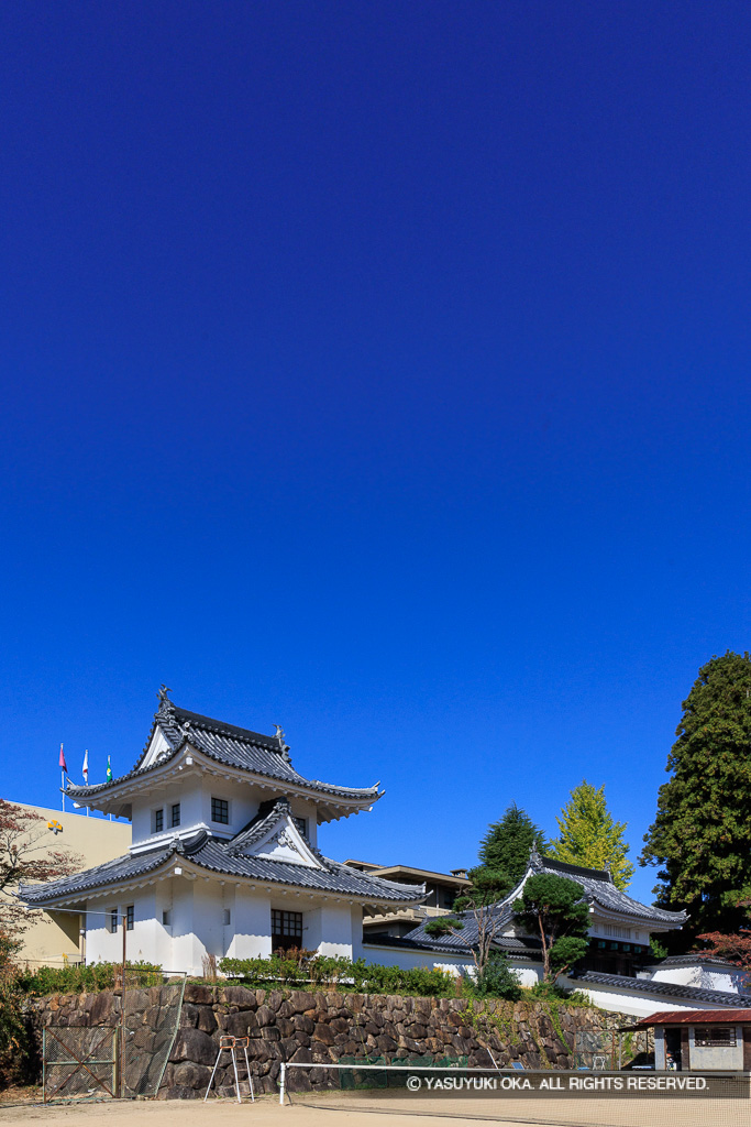 園部城本丸巽櫓と櫓門（紅葉）