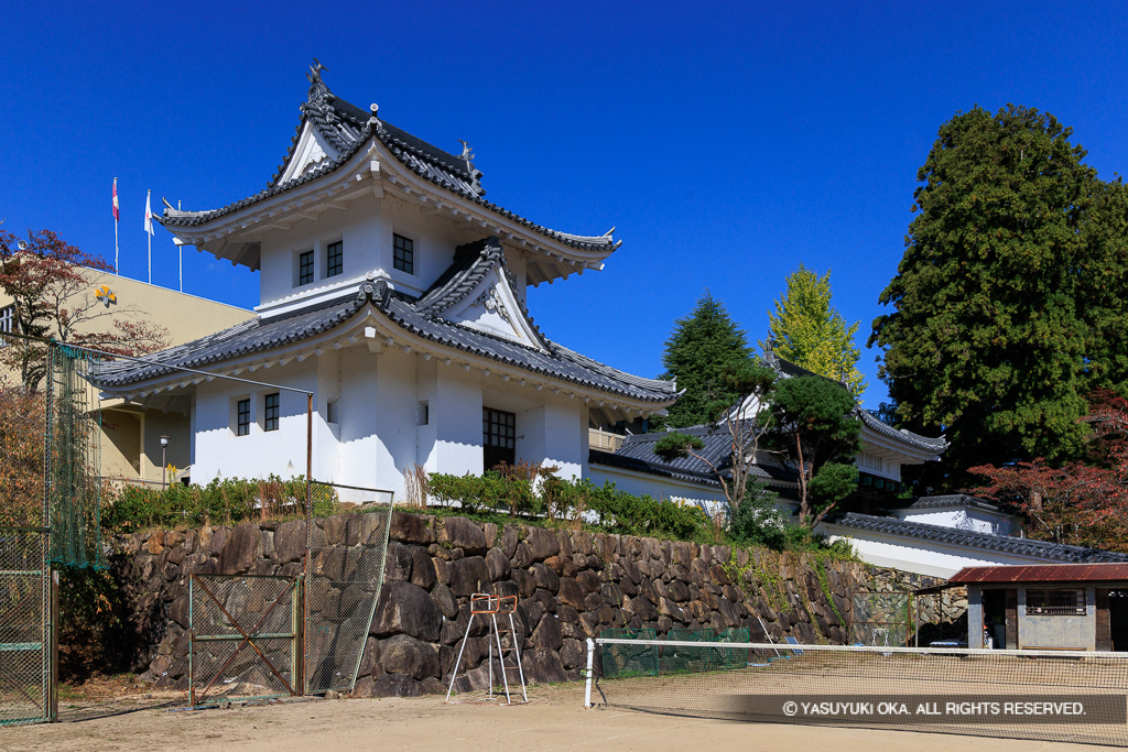 園部城本丸巽櫓と櫓門（紅葉）