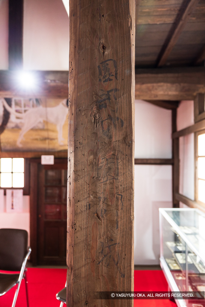 巽櫓の柱に見られる文字「園部○園部城」