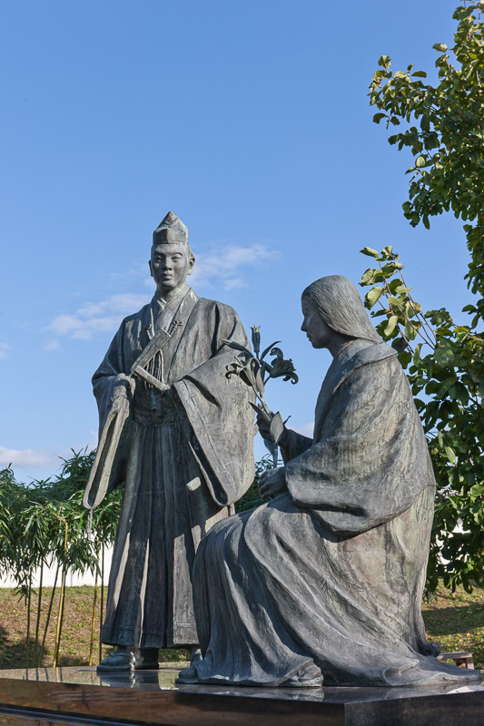 細川忠興・細川ガラシャ銅像