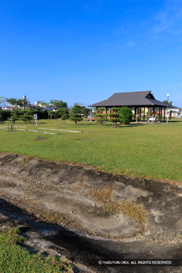 館内の区画溝 | 高解像度画像サイズ:5464 x 8192 pixels | 写真番号:6F1A0290 | 撮影:Canon EOS R5m2