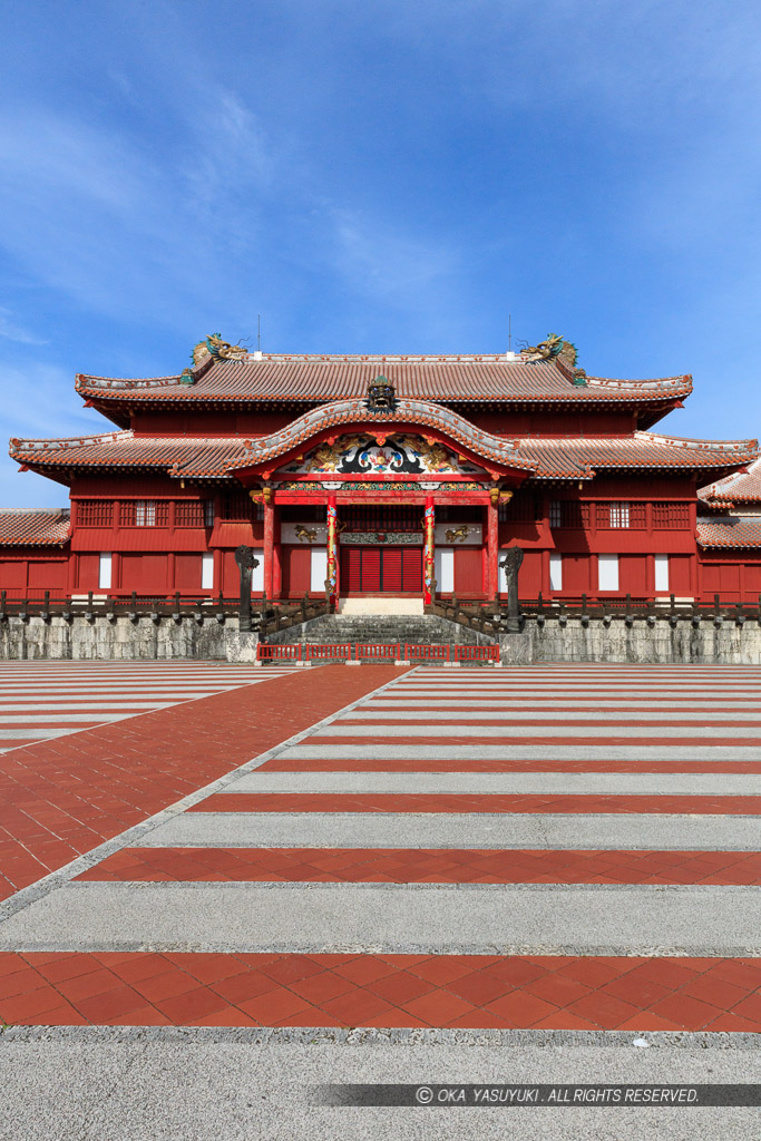 首里城正殿と浮道