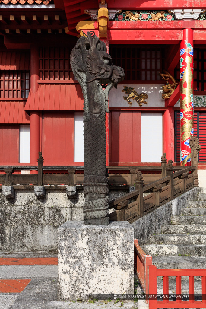 首里城正殿の大龍柱