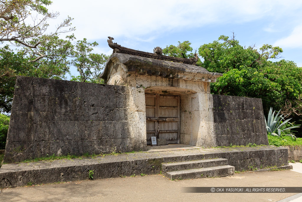 首里城の園比屋武御嶽石門