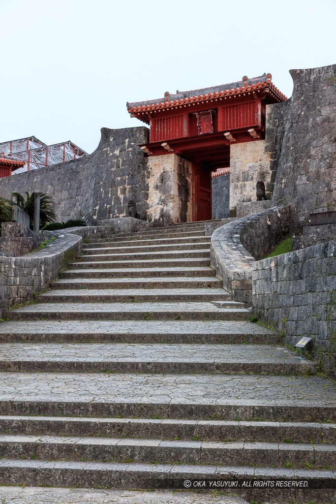 首里城の瑞泉門・縦アングル