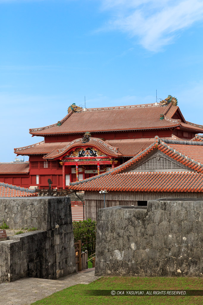 首里城京の内から正殿を望む