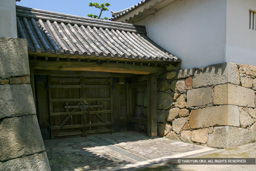 水手御門・城内側 | 高解像度画像サイズ：2913 x 1942 pixels | 写真番号：215-1563_IMG | 撮影：Canon EOS D60