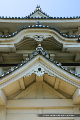 切妻破風・唐破風・月見櫓 | 高解像度画像サイズ：1978 x 2967 pixels | 写真番号：215-1584_IMG | 撮影：Canon EOS D60