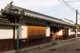 長屋門（石川医院）｜高解像度画像サイズ：6720 x 4480 pixels｜写真番号：5D4A2319｜撮影：Canon EOS 5D Mark IV