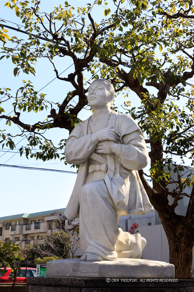 高山右近石像・高山右近記念聖堂