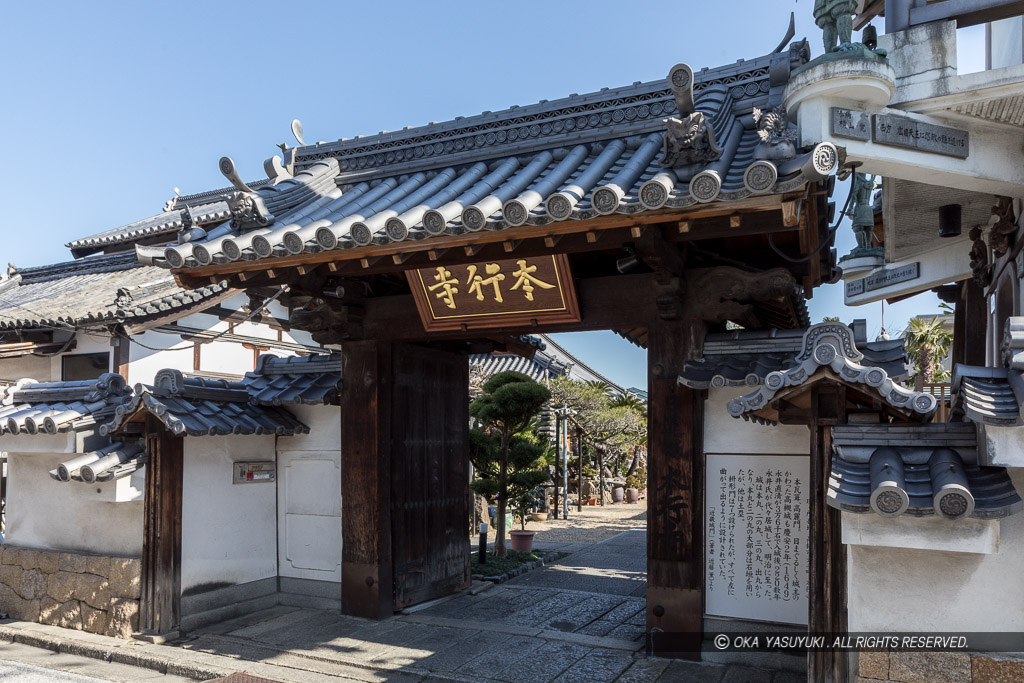 高槻城移築城門（本行寺）