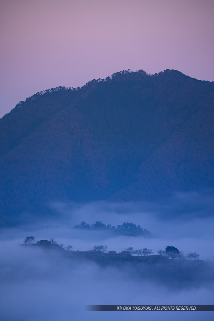 夜明け前の竹田城