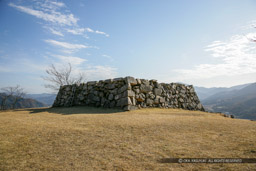 本丸から天守台｜高解像度画像サイズ：4992 x 3328 pixels｜写真番号：VJ7Z9207｜撮影：Canon EOS-1Ds Mark II