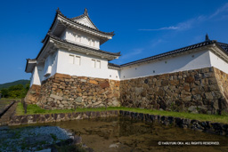 復元水堀と隅櫓（彰古館） | 高解像度画像サイズ：8084 x 5392 pixels | 写真番号：344A0246 | 撮影：Canon EOS R5