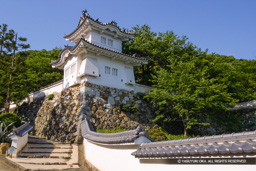 龍野城の隅櫓・新緑 | 高解像度画像サイズ：1440 x 960 pixels | 写真番号：112-1266_IMG | 撮影：Canon EOS D30