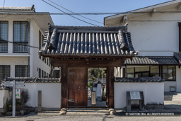 旧脇坂家老門 | 高解像度画像サイズ：8192 x 5464 pixels | 写真番号：344A5171 | 撮影：Canon EOS R5