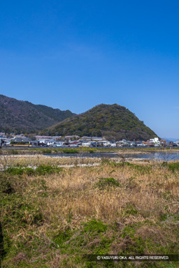 鶏籠山と揖保川 | 高解像度画像サイズ：5464 x 8192 pixels | 写真番号：6F1A6384 | 撮影：Canon EOS R5m2