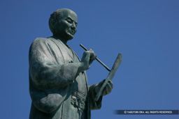 頼山陽銅像 | 高解像度画像サイズ：4992 x 3328 pixels | 写真番号：VJ7Z1817 | 撮影：Canon EOS-1Ds Mark II