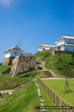 二の丸から本丸 | 高解像度画像サイズ：3328 x 4992 pixels | 写真番号：VJ7Z1825 | 撮影：Canon EOS-1Ds Mark II