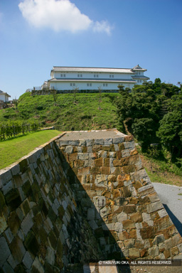 二の丸石垣 | 高解像度画像サイズ：3328 x 4992 pixels | 写真番号：VJ7Z1840 | 撮影：Canon EOS-1Ds Mark II