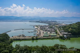 富岡城と天草の下島本島を結ぶ砂嘴 | 高解像度画像サイズ：4992 x 3328 pixels | 写真番号：VJ7Z1910 | 撮影：Canon EOS-1Ds Mark II