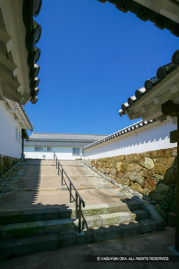 本丸虎口 | 高解像度画像サイズ：2993 x 4490 pixels | 写真番号：VJ7Z1923 | 撮影：Canon EOS-1Ds Mark II