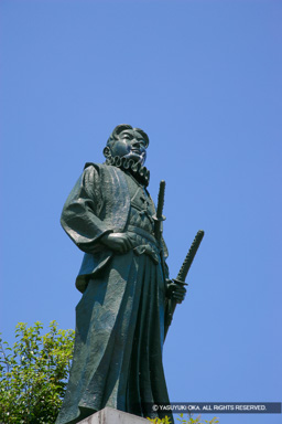 天草四郎銅像 | 高解像度画像サイズ：3328 x 4992 pixels | 写真番号：VJ7Z1973 | 撮影：Canon EOS-1Ds Mark II