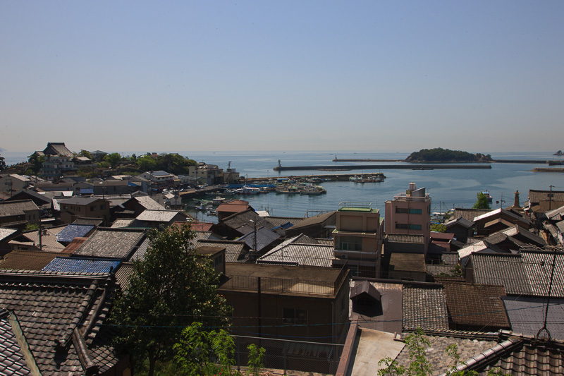 本丸跡から大可島城と鞆の浦を望む