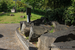 石垣石・本丸跡 | 高解像度画像サイズ：4943 x 3296 pixels | 写真番号：1P3J5173 | 撮影：Canon EOS-1Ds Mark III