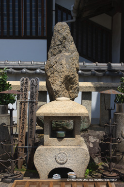 山中鹿介首塚・鞆の浦 | 高解像度画像サイズ：3659 x 5488 pixels | 写真番号：1P3J5179 | 撮影：Canon EOS-1Ds Mark III