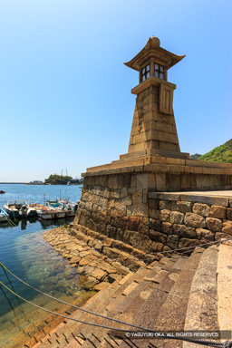 鞆の浦常夜燈 | 高解像度画像サイズ：3744 x 5616 pixels | 写真番号：1P3J5295 | 撮影：Canon EOS-1Ds Mark III
