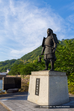 吉川経家公銅像（鳥取城址） | 高解像度画像サイズ：4664 x 6992 pixels | 写真番号：6F1A8175 | 撮影：Canon EOS R5m2