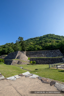 天球丸の巻石垣 | 高解像度画像サイズ：5464 x 8192 pixels | 写真番号：6F1A8497 | 撮影：Canon EOS R5m2