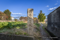 筒井順慶城趾・石碑 | 高解像度画像サイズ：5472 x 3648 pixels | 写真番号：IMG_3049 | 撮影：Canon EOS 6D