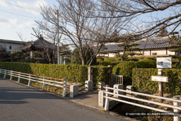 筒井順慶の墓・五輪塔覆堂 | 高解像度画像サイズ:5472 x 3648 pixels | 写真番号:IMG_3102 | 撮影:Canon EOS 6D