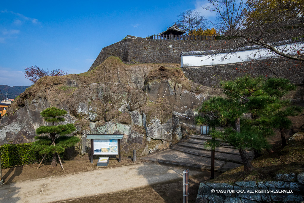 鐙坂・岩壁・時鐘櫓跡
