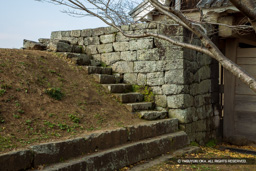 大門櫓二階への通路 | 高解像度画像サイズ：6720 x 4480 pixels | 写真番号：5D4A5710 | 撮影：Canon EOS 5D Mark IV